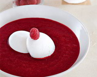 Суп из малины с безе