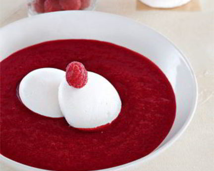 Суп из малины с безе