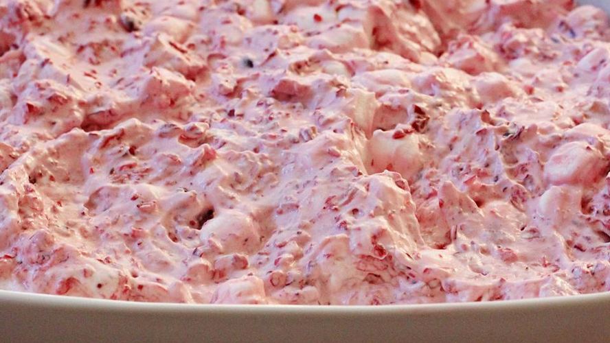 Рецепт десерта с клюквой, маршмеллоу и взбитыми сливками