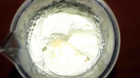 горячий шоколад с перцем чили и взбитыми сливками