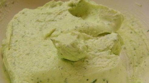 йогурт с базиликом и клубникой