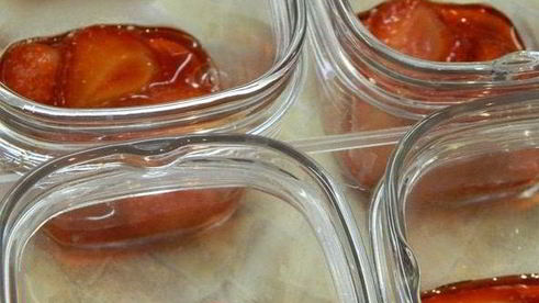 йогурт с базиликом и клубникой