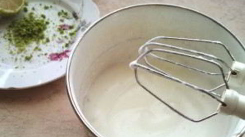 клубничный бисквитный пудинг