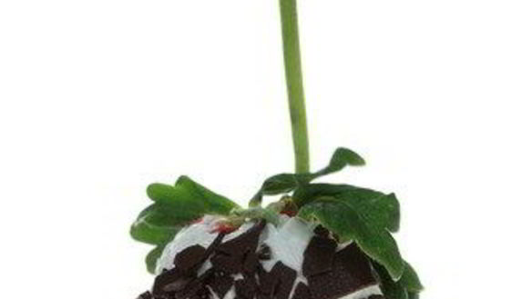 Рецепт Клубники в белом шоколаде и темных шоколадных каплях