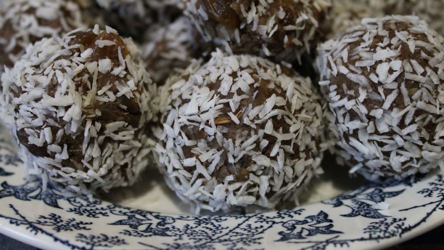 Рецепт домашних конфет из овсяных хлопьев с орехами