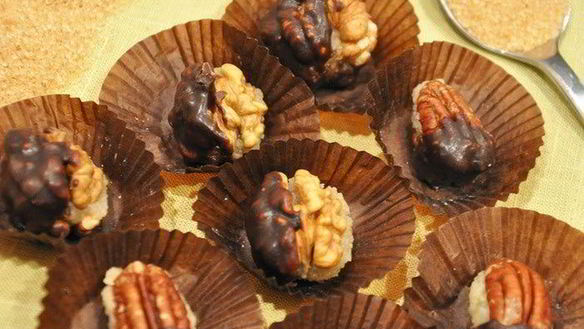 Рецепт Конфеток с миндально-винной начинкой и кленовым сиропом