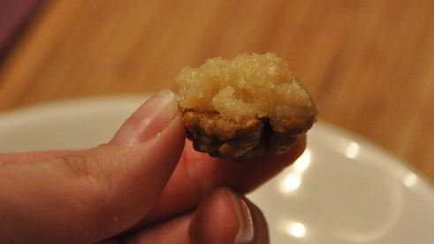 конфетки с миндально-винной начинкой и кленовым сиропом