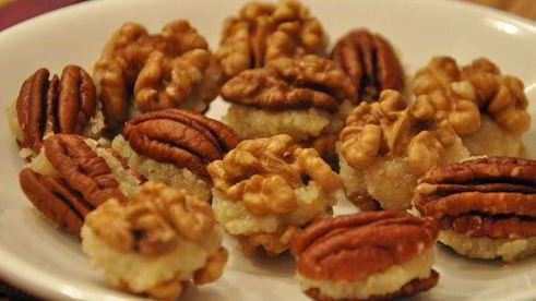 конфетки с миндально-винной начинкой и кленовым сиропом