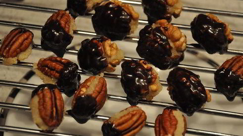 конфетки с миндально-винной начинкой и кленовым сиропом