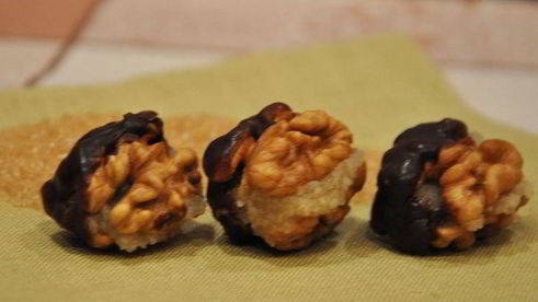 конфетки с миндально-винной начинкой и кленовым сиропом