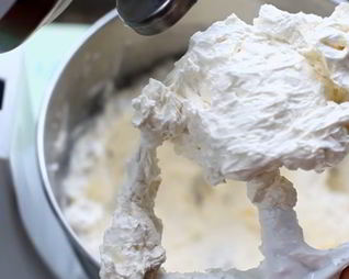 Белково-масляный крем на швейцарской меренге