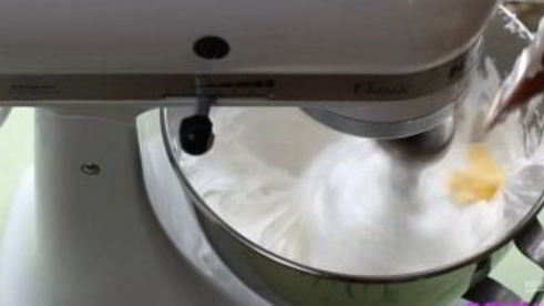 белково-масляный крем на швейцарской меренге