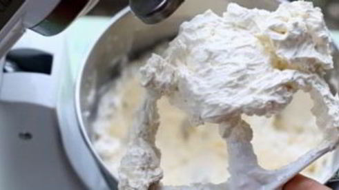 белково-масляный крем на швейцарской меренге