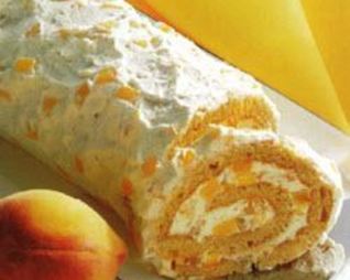 Бисквитный рулет с персиковым кремом