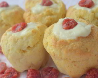 Быстрые булочки с ванильно-лимонным кремом на завтрак