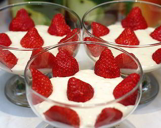 Клубника с творожным кремом