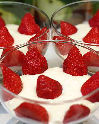 Клубника с творожным кремом