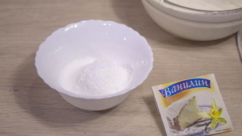 крем взбитые сливки с сахарной пудрой