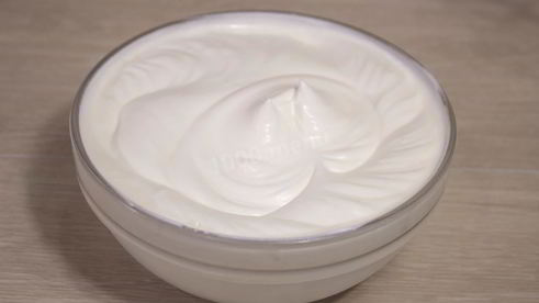 крем взбитые сливки с сахарной пудрой