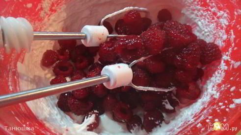 малиновый крем