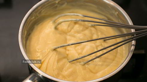 павлова с заварным кремом и ягодами