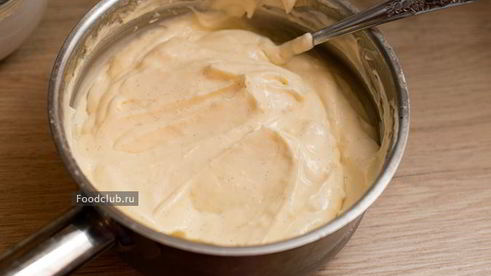 павлова с заварным кремом и ягодами