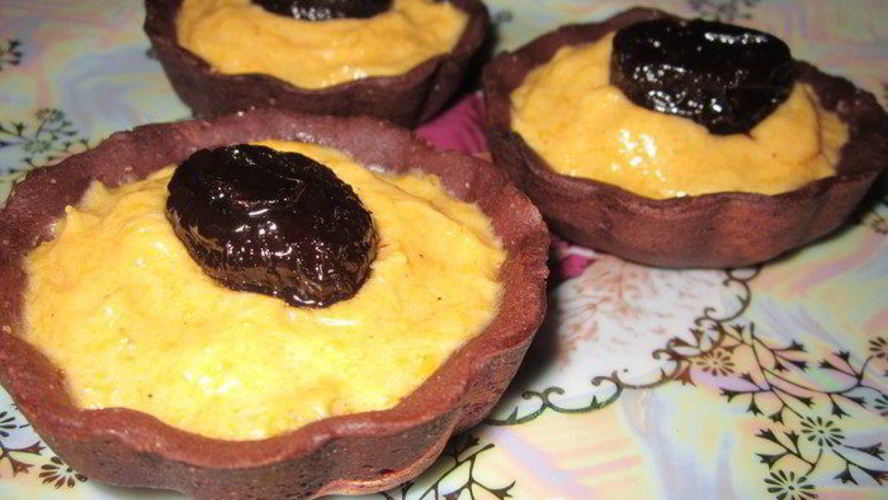 Рецепт шоколадных корзинок с тыквенным кремом и черносливом в коньяке