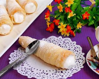 Слоеные трубочки с белковым кремом