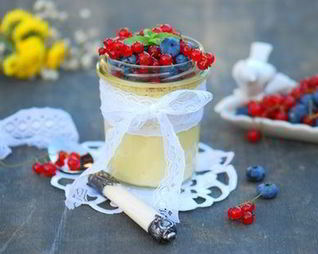 Ванильный крем-брюле с ягодами