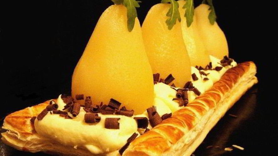 Рецепт винных груш с кремом муслин на слоеном тесте