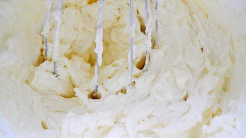 черничное мороженое из сметаны