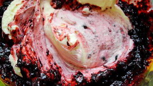 черничное мороженое из сметаны