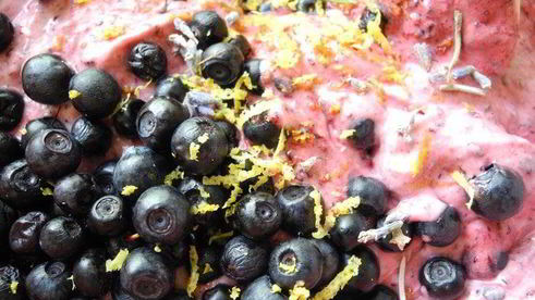 черничное мороженое из сметаны