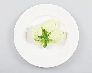 Йогуртовое мороженое с авокадо и огурцом