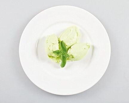 Йогуртовое мороженое с авокадо и огурцом