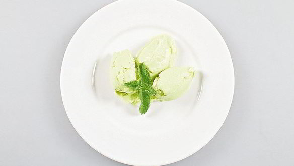 Рецепт Йогуртового мороженого с авокадо и огурцом