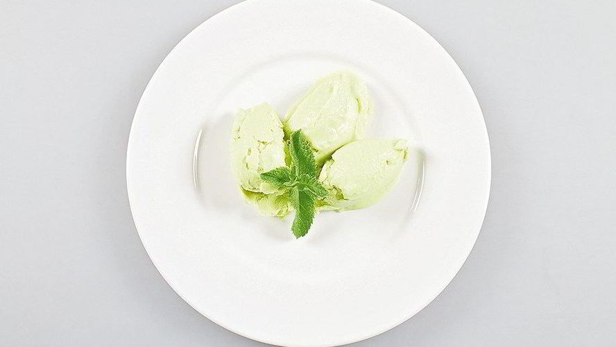 Рецепт йогуртового мороженого с авокадо и огурцом