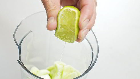 йогуртовое мороженое с авокадо и огурцом