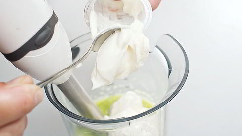 йогуртовое мороженое с авокадо и огурцом