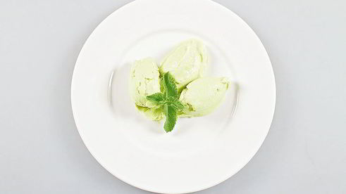 йогуртовое мороженое с авокадо и огурцом