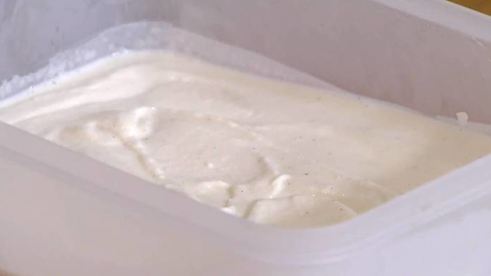 йогуртовое мороженое с запеченными абрикосами