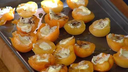 йогуртовое мороженое с запеченными абрикосами