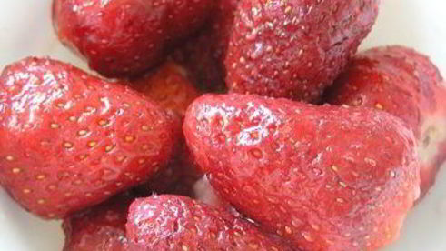 клубничное мороженое