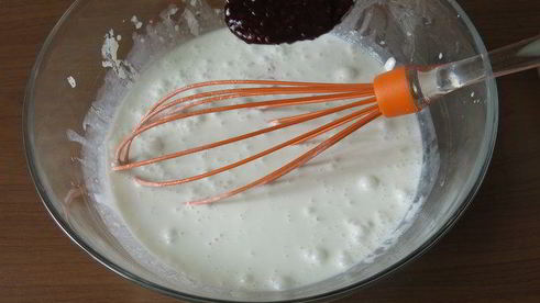 кокосовое мороженое с ежевикой