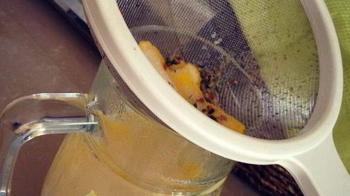 лавандово-лимонноe мягкое итальянское мороженое джелато