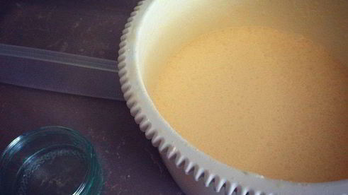 лавандово-лимонноe мягкое итальянское мороженое джелато