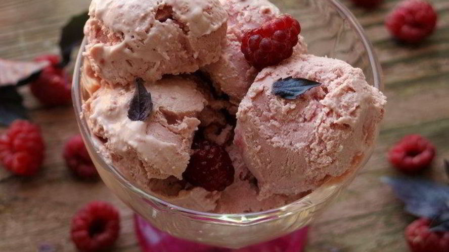 Рецепт малинового мороженого с маскарпоне
