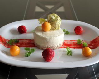 Мороженое-чизкейк с ягодным кули