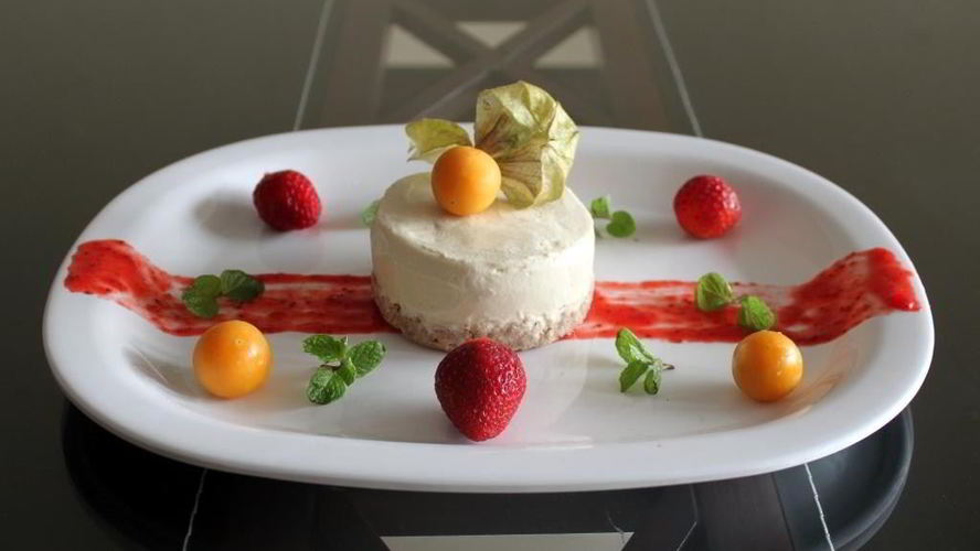 Рецепт мороженого-чизкейка с ягодным кули