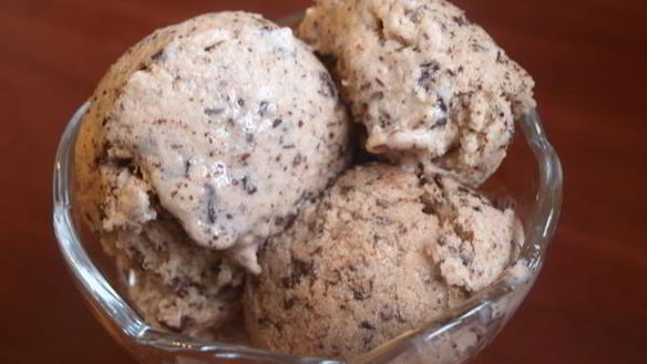 Рецепт Мороженого из топленого молока с шоколадной крошкой